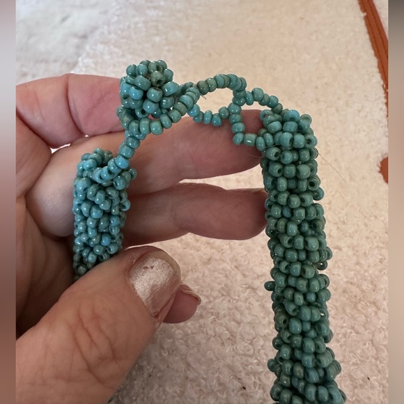 Elegant Green Beaded Necklace - Picture 2 of 3